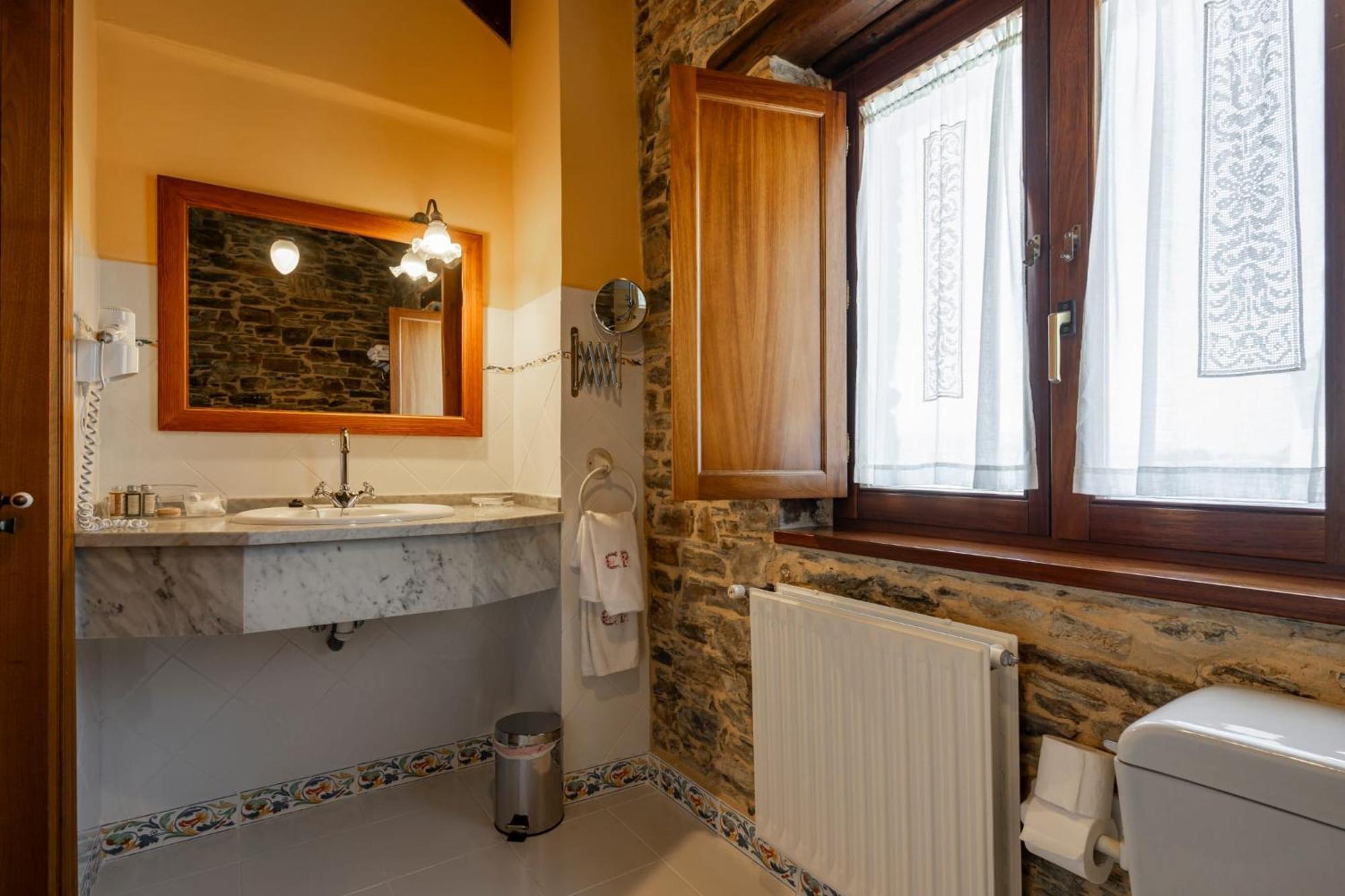 Bed and Breakfast Casa Peleyon Castropol Exterior foto
