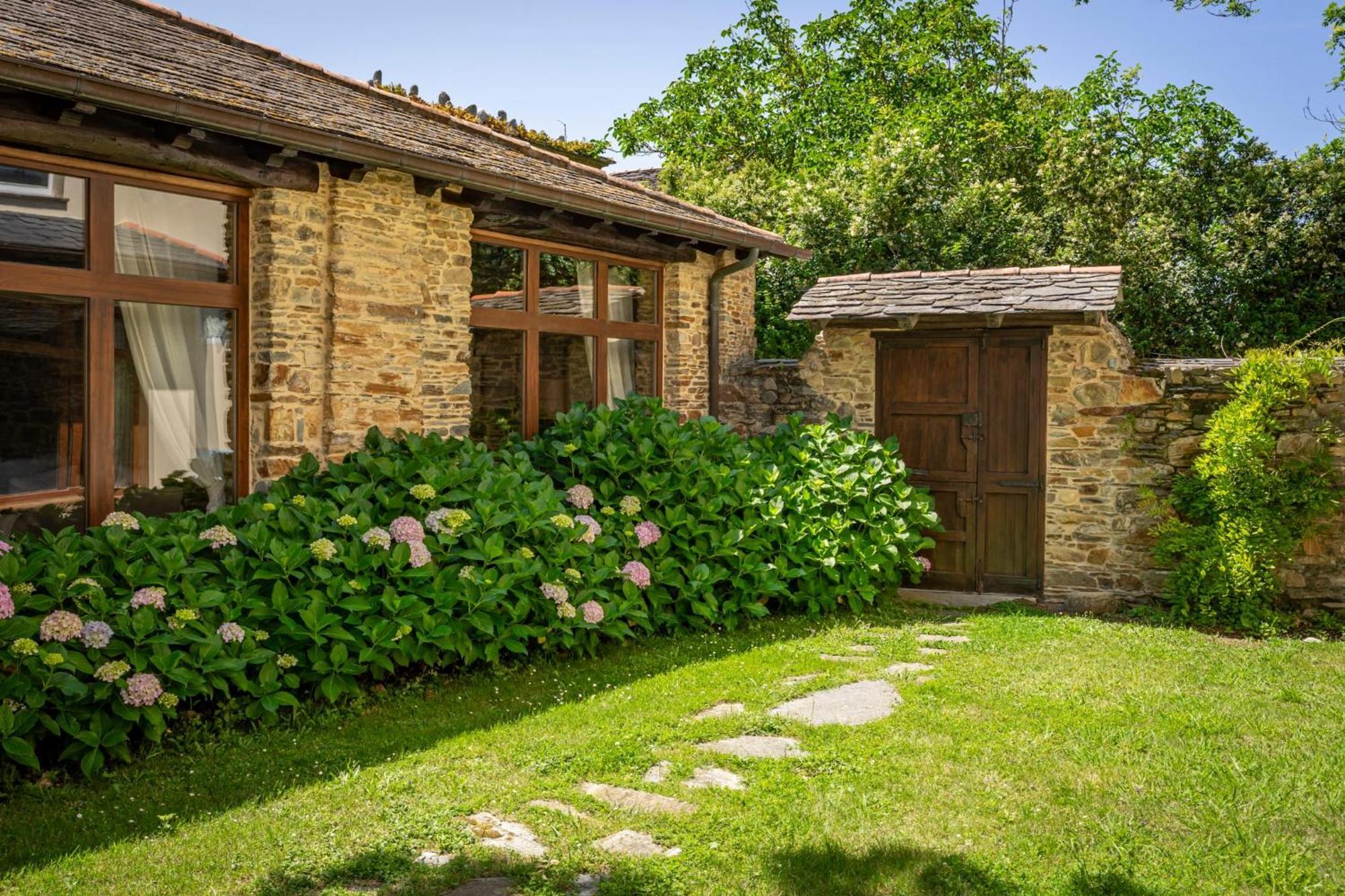 Bed and Breakfast Casa Peleyon Castropol Exterior foto