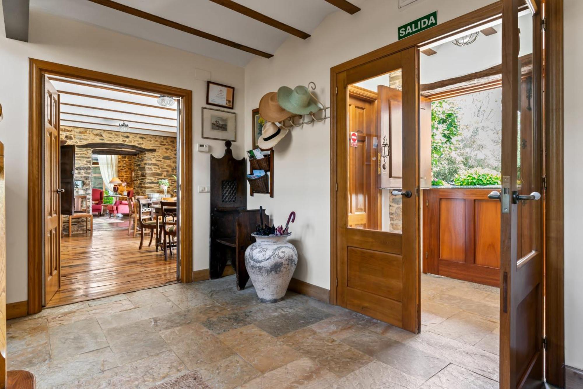 Bed and Breakfast Casa Peleyon Castropol Exterior foto