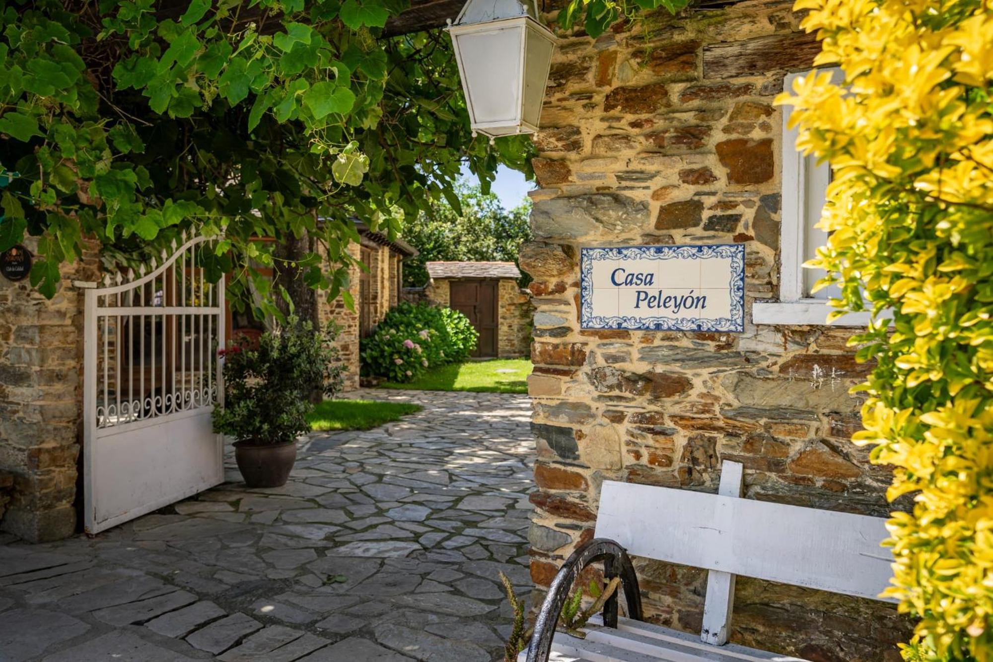 Bed and Breakfast Casa Peleyon Castropol Exterior foto