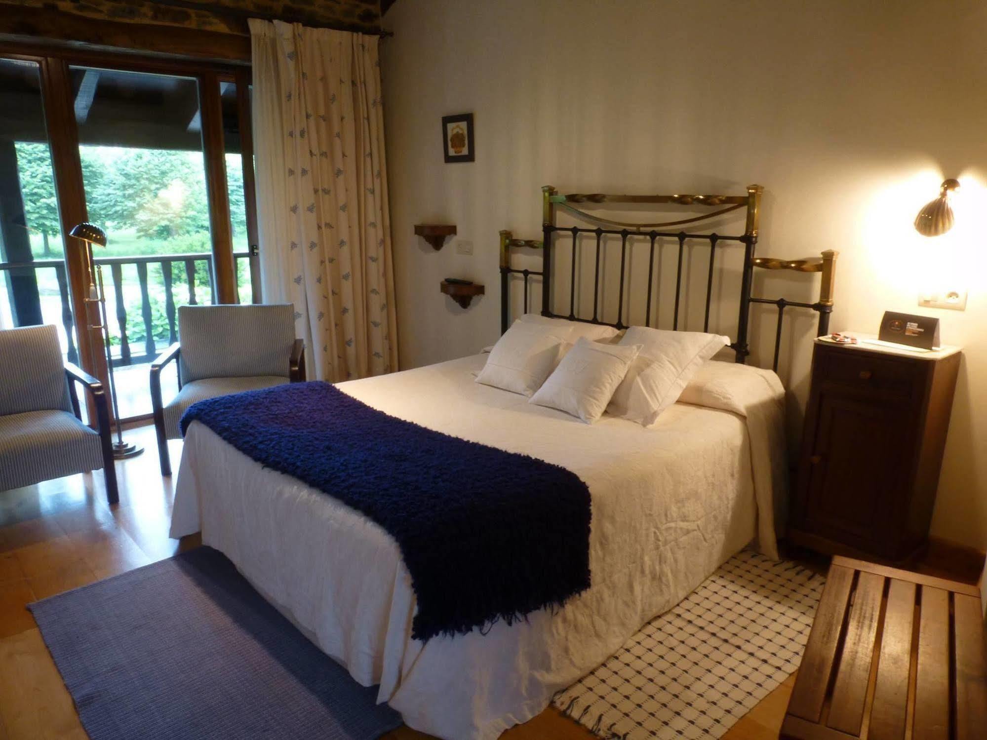 Bed and Breakfast Casa Peleyon Castropol Exterior foto